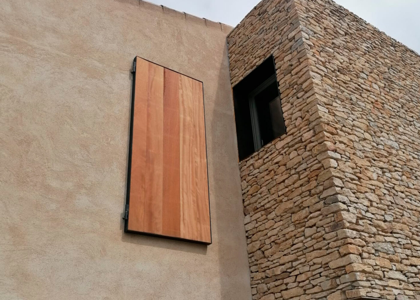 Porticón impresionante de obra nueva con diseño arquitectónico